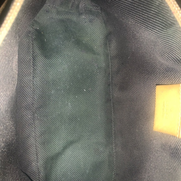 Reposhing the Gucci tote, added is the boat Gucci bag, some life left in both. - Picture 12 of 13